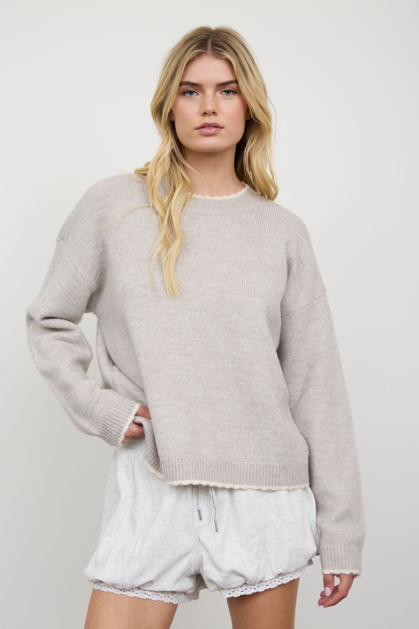 Contrast Edge Crew Neck Pullover cr3069